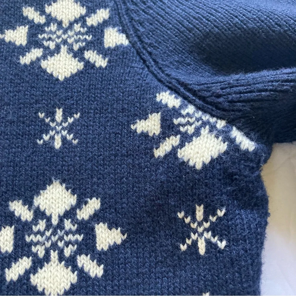 Brooks Brothers /  Navy Blue snowflake wool blend women’s  sweater - Picture 9 of 10